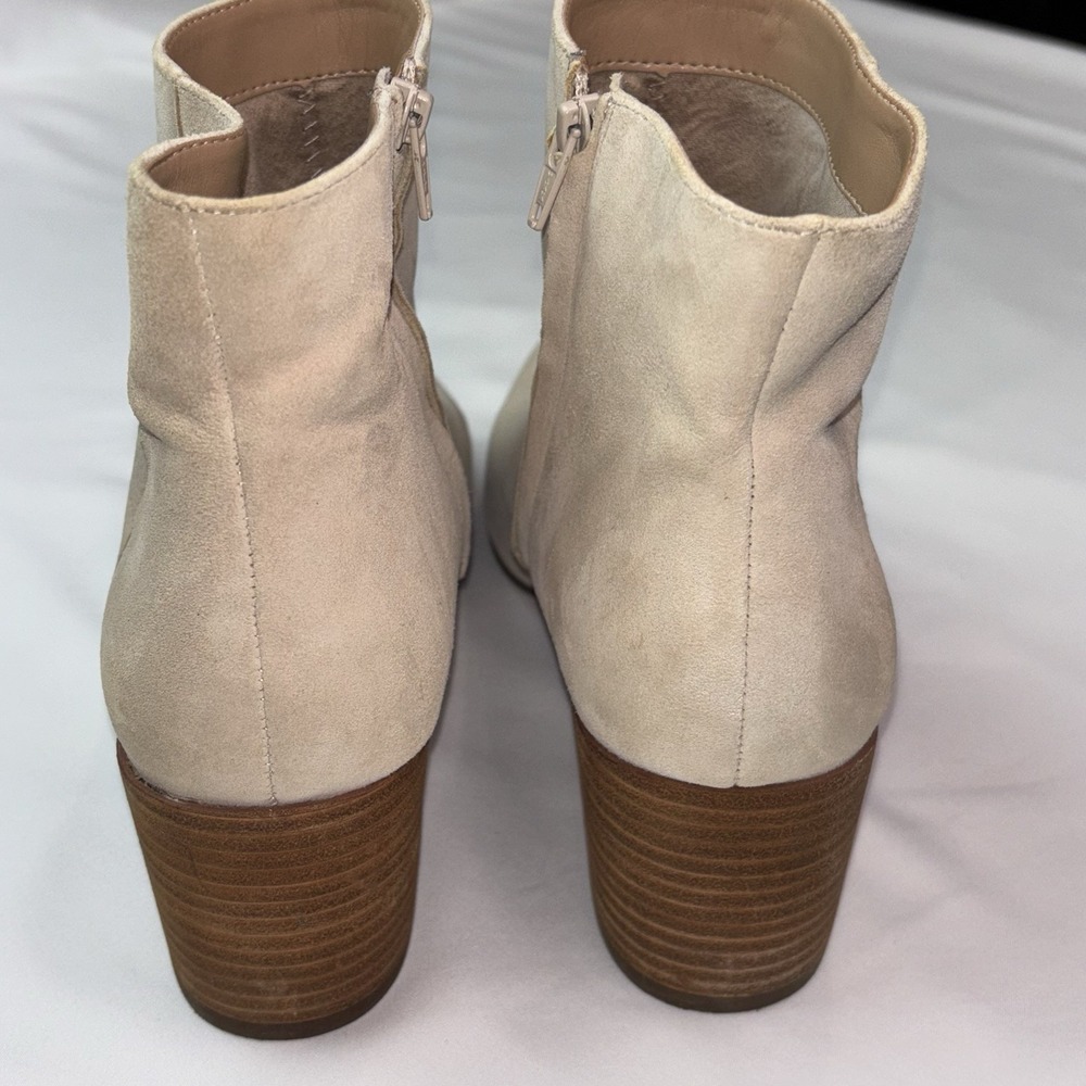 Banana Republic Women's Ankle Boots Beige Suede Size 9.5 Pre-Owned - Picture 3 of 8